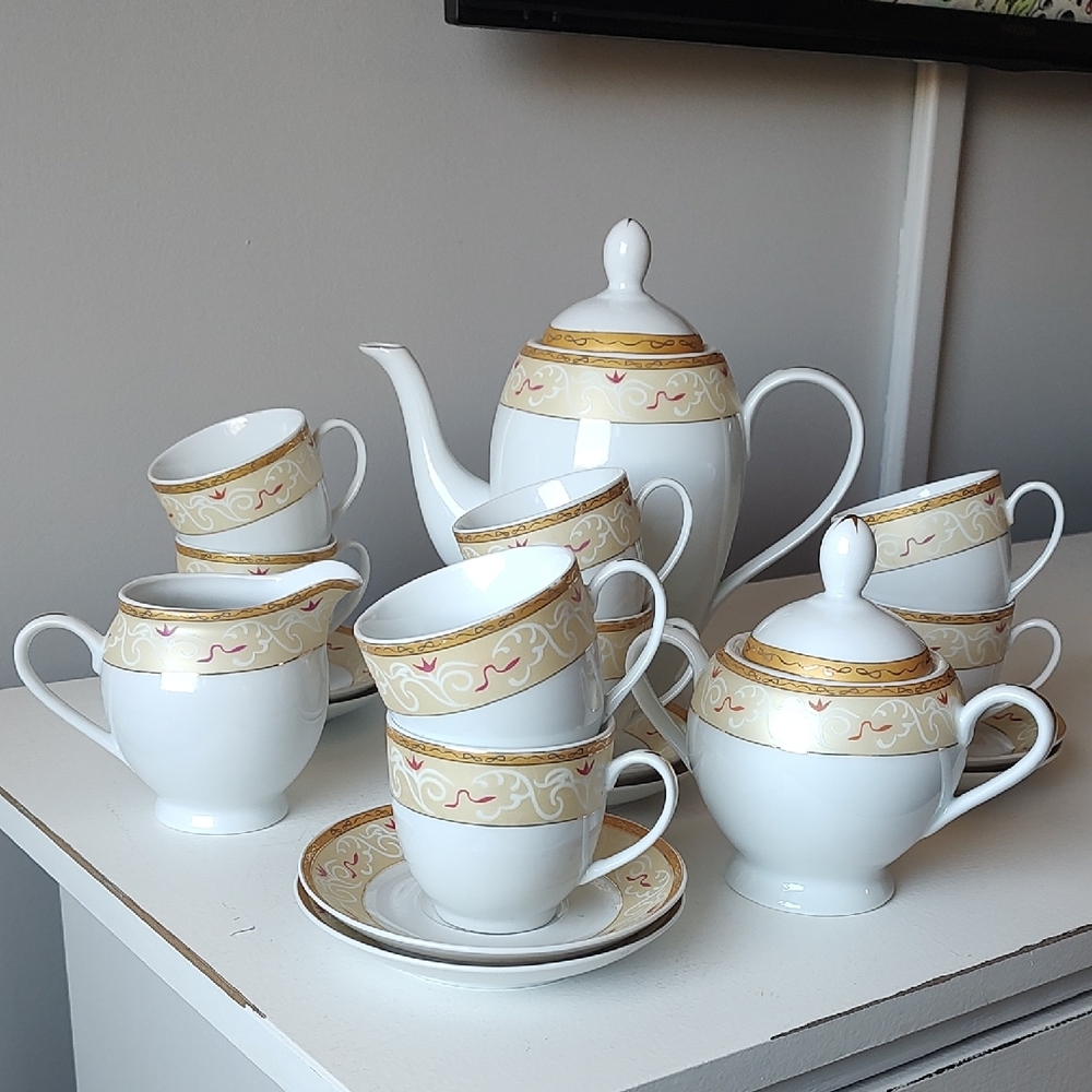 Tea Set Bundle Including 8 Cups With Matching Saucers